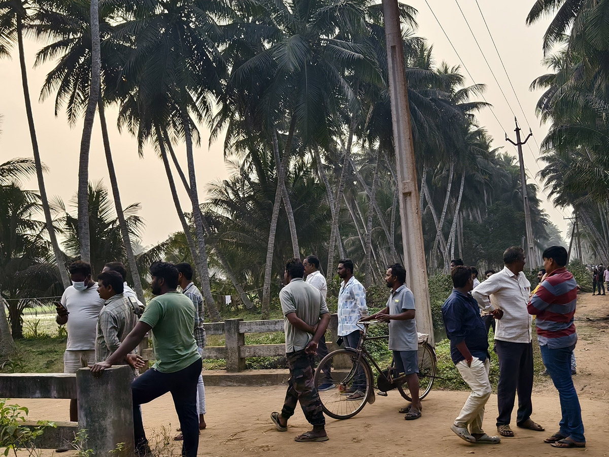Blowout Fire Continues in Irusumanda Konaseema District Photos8