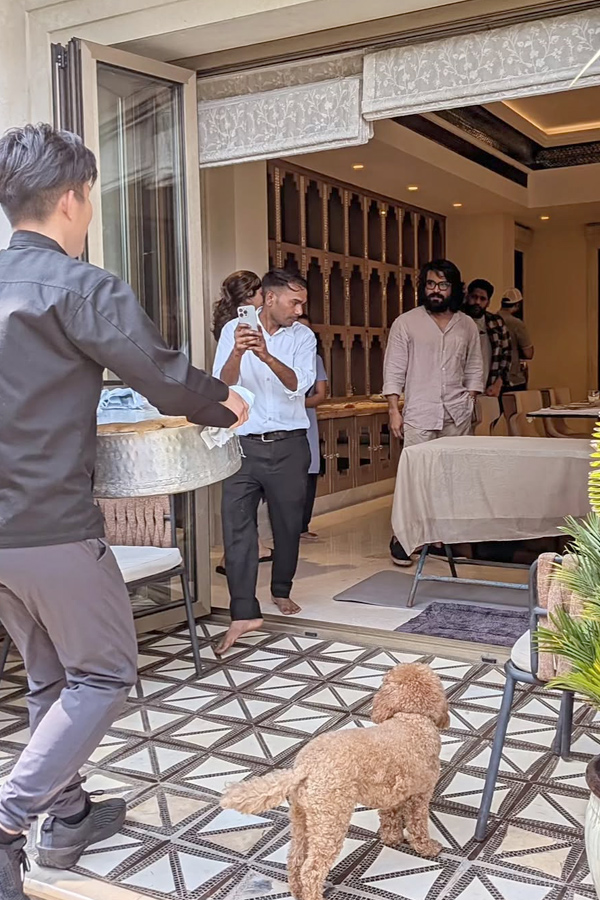 Ram Charan Given A Biryani Party To His Mother Surekha Photos7