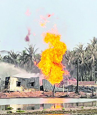 ‘ఎగసి... పడిన’ మంటలు 1