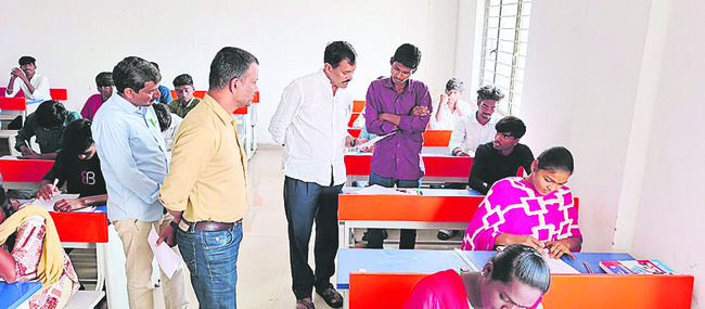 ఆత్మవిశ్వాసంతో  పరీక్షలు రాయండి 
1