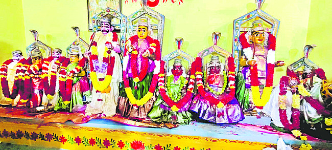 తిరుపతమ్మకు నీరాజనాలు 1