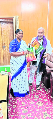 జాతరకు ప్రజాప్రతినిధులకు ఆహ్వానం1