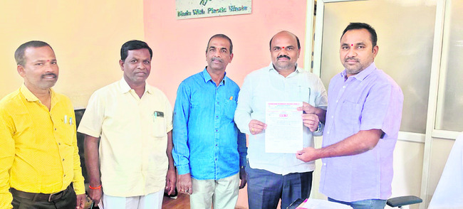 దరఖాస్తుల ఆహ్వానం 
1