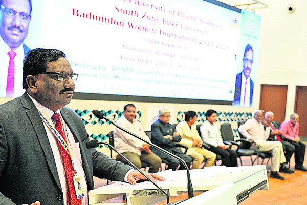 చదువుతో పాటు క్రీడలకూ ప్రాధాన్యం1