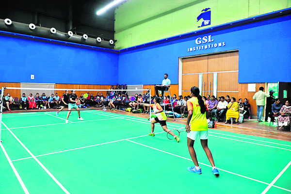 చదువుతో పాటు క్రీడలకూ ప్రాధాన్యం1