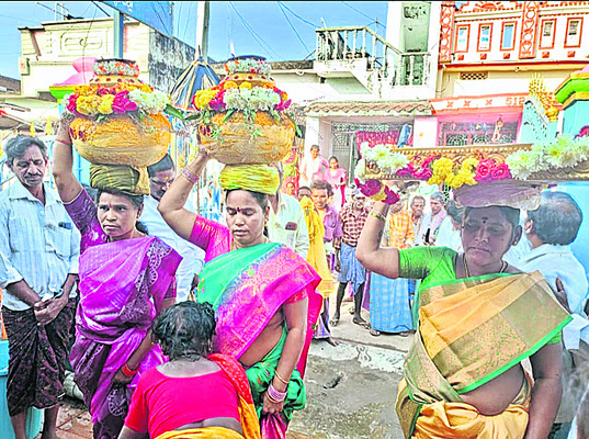 వైభవంగా పెదపోలమాంబ ప్రధానోత్సవం1