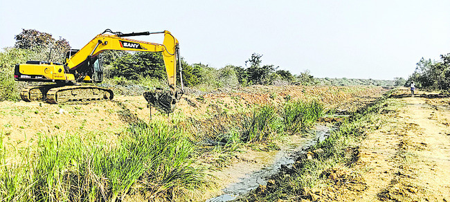 ఐదు ఇసుక ట్రాక్టర్ల పట్టివేత 3