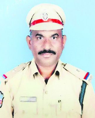 ఉత్తమ పోలీసులకు పతకాలు 3