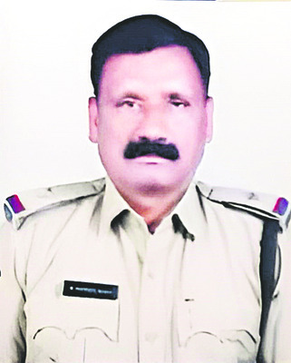 ఉత్తమ పోలీసులకు పతకాలు 1