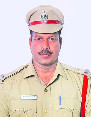 ఉత్తమ పోలీసులకు పతకాలు 2