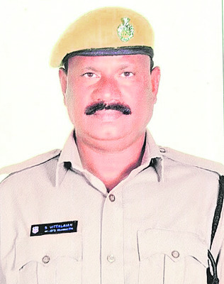 ఉత్తమ పోలీసులకు పతకాలు 6