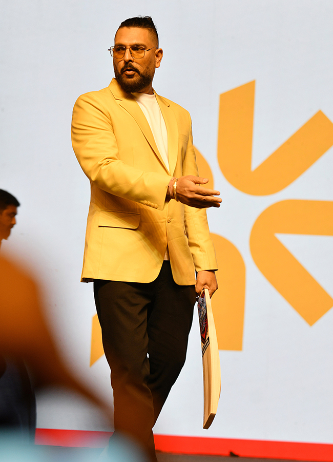 Cricketer Yuvraj Singh Created a buzz in Madhapur10