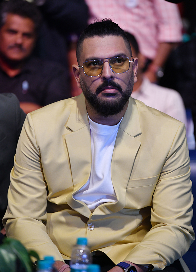Cricketer Yuvraj Singh Created a buzz in Madhapur12