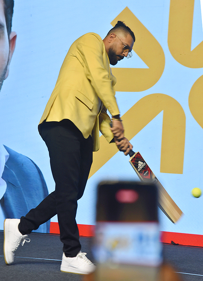 Cricketer Yuvraj Singh Created a buzz in Madhapur13