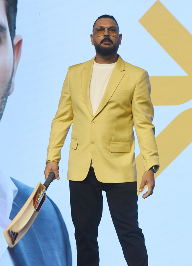 Cricketer Yuvraj Singh Created a buzz in Madhapur15