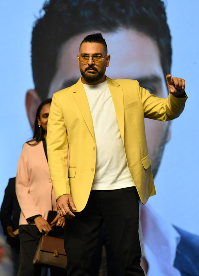 Cricketer Yuvraj Singh Created a buzz in Madhapur16