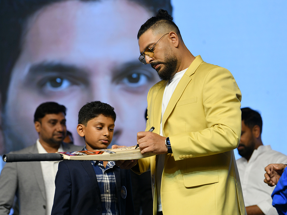 Cricketer Yuvraj Singh Created a buzz in Madhapur17