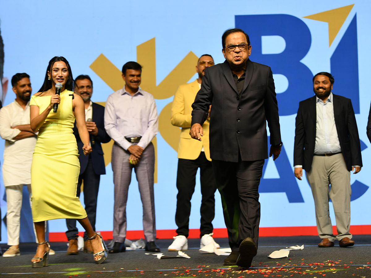 Cricketer Yuvraj Singh Created a buzz in Madhapur3