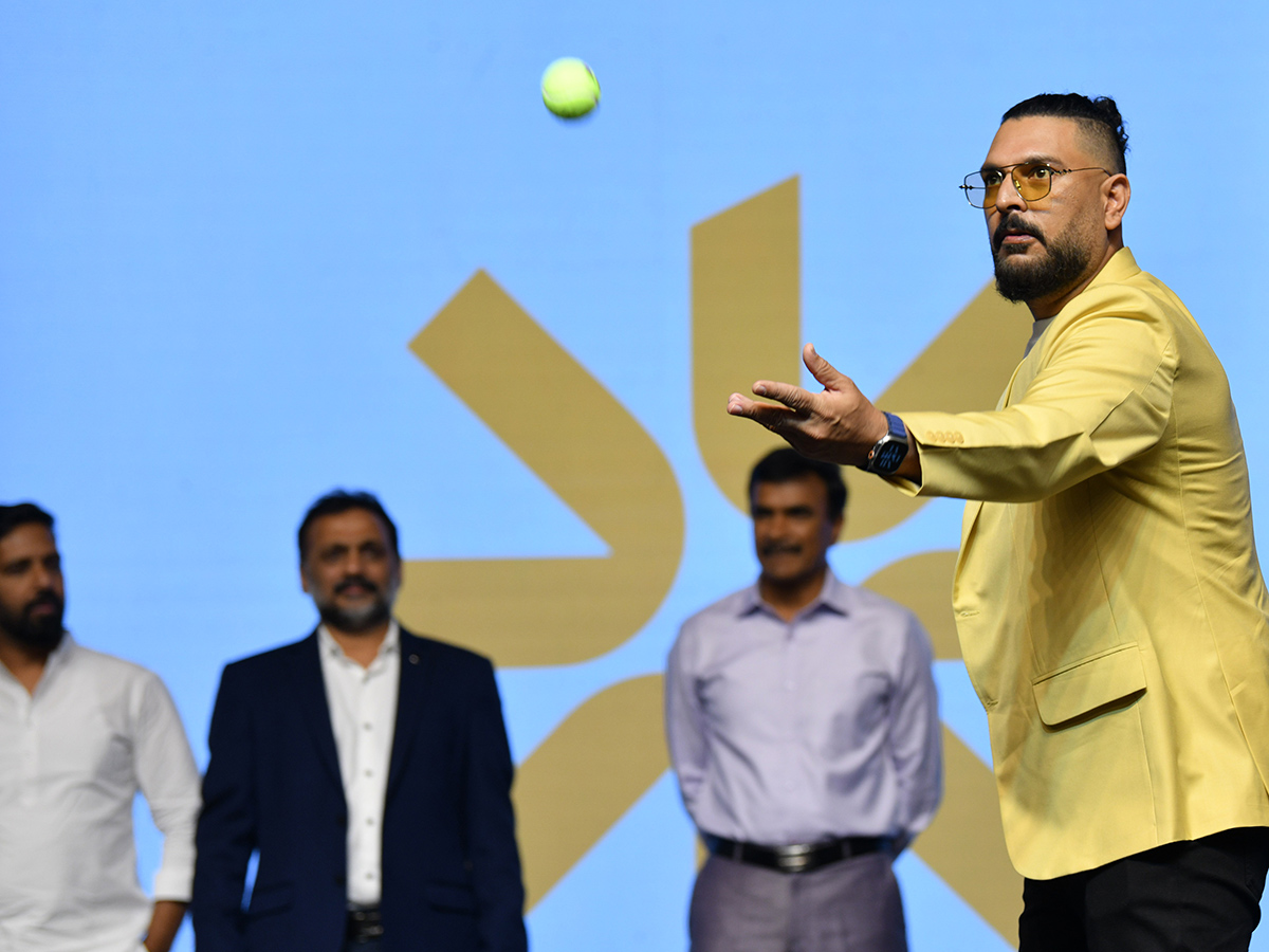 Cricketer Yuvraj Singh Created a buzz in Madhapur5