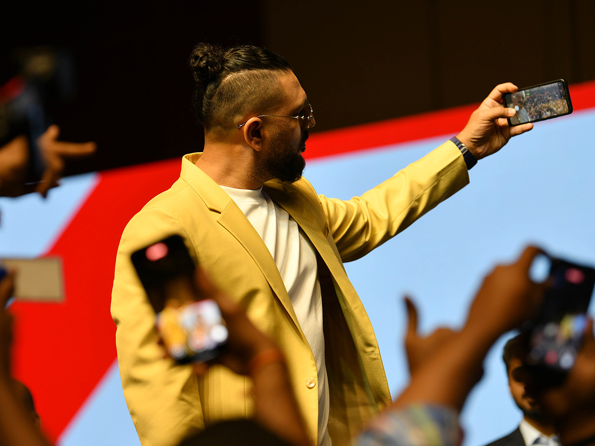 Cricketer Yuvraj Singh Created a buzz in Madhapur6