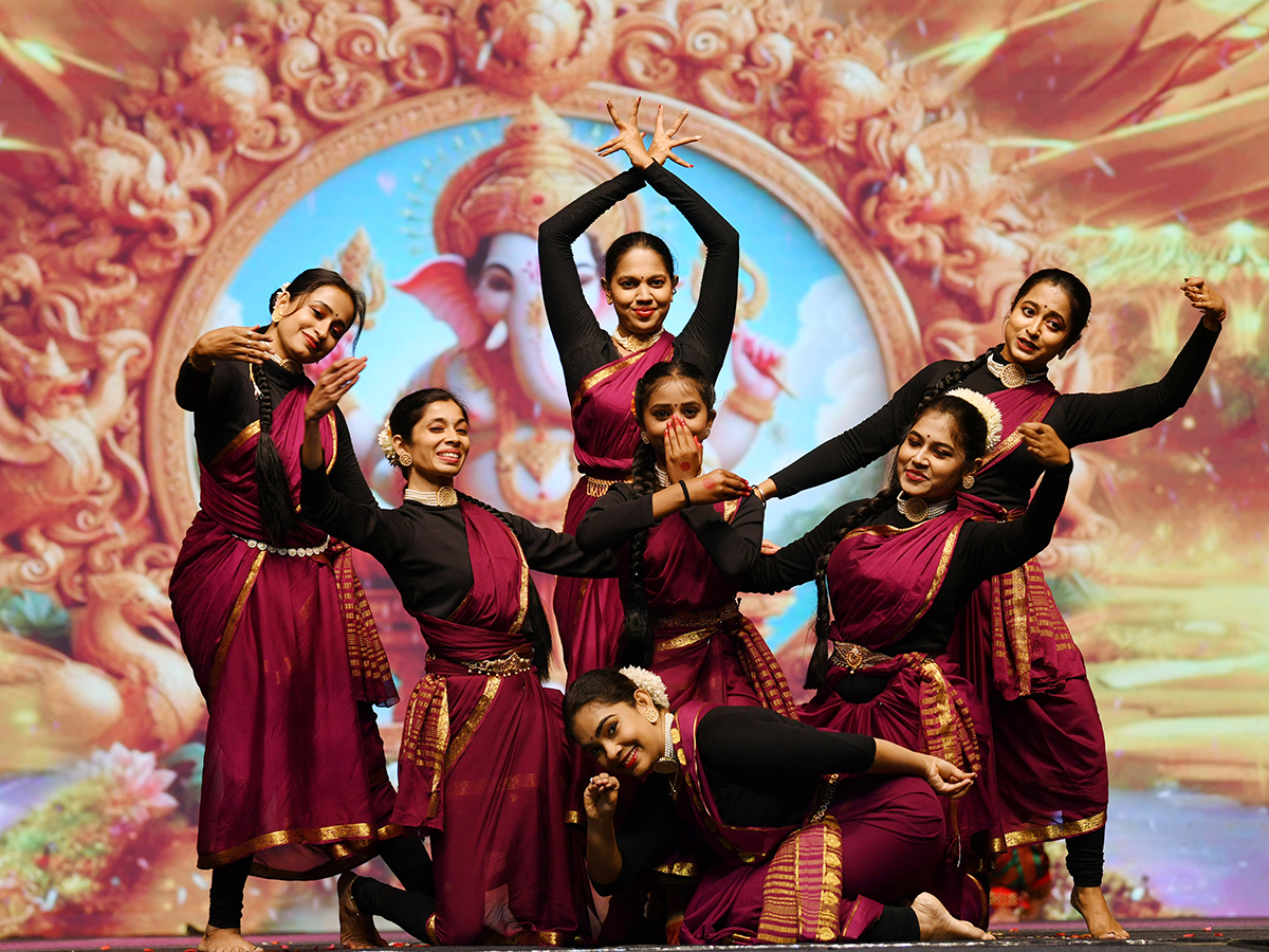 Cricketer Yuvraj Singh Created a buzz in Madhapur7