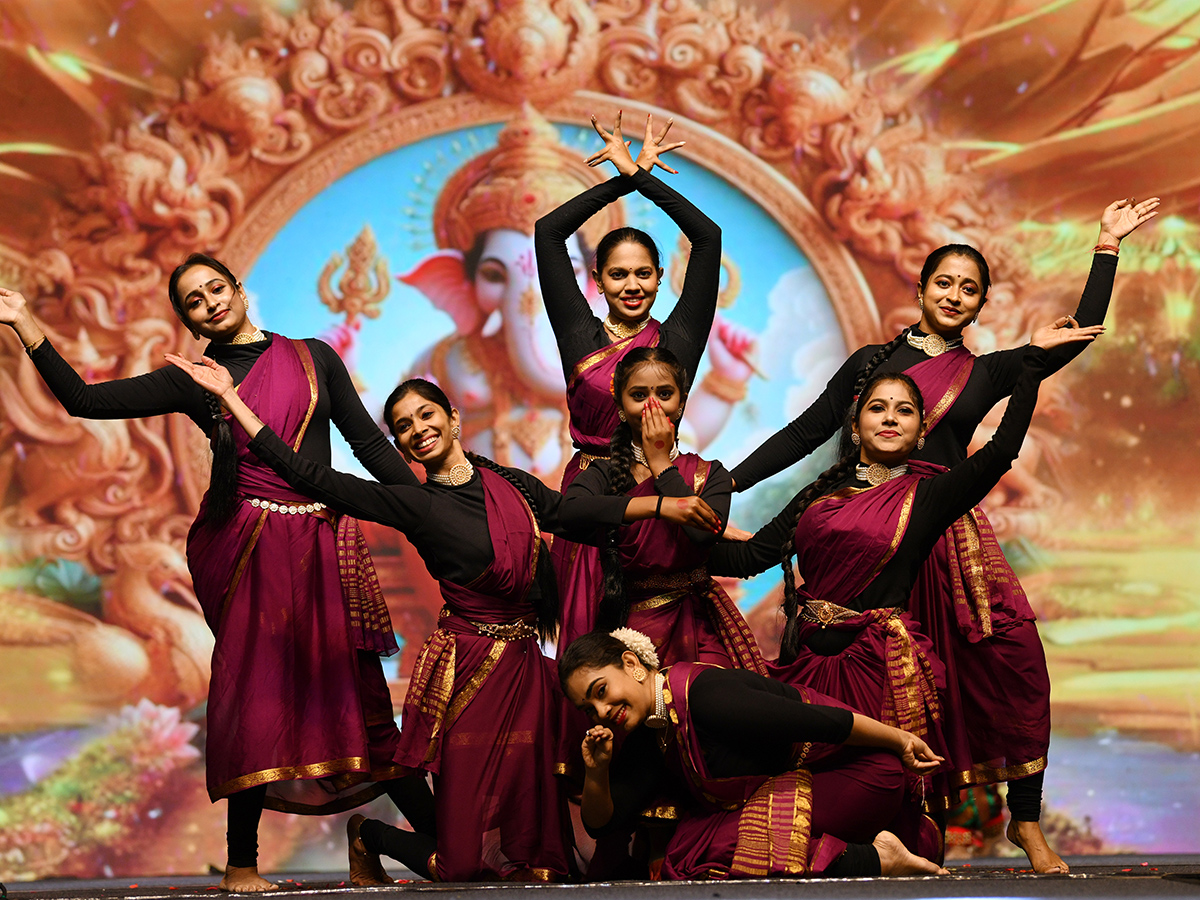 Cricketer Yuvraj Singh Created a buzz in Madhapur8