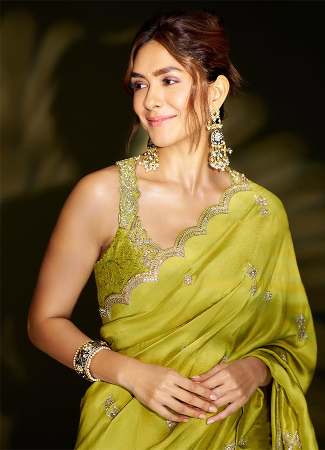 EBG Group Announces Actress Mrunal Thakur as Brand Ambassador for Carlton Wellness11