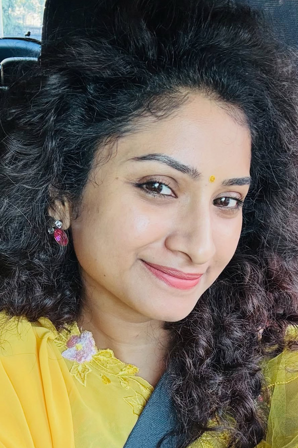 Serial Beauty Vishnupriya cute memories Photos3