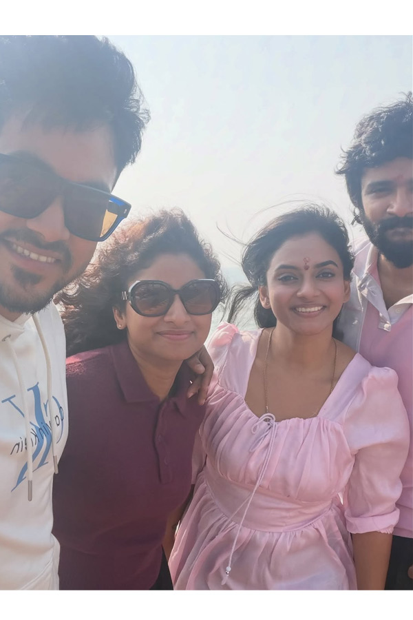 Serial Beauty Vishnupriya cute memories Photos6