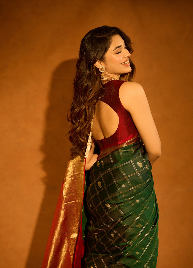 Tollywood Actress Krithi Shetty HD New Photos13