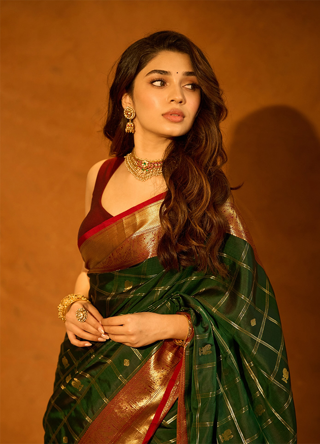 Tollywood Actress Krithi Shetty HD New Photos15