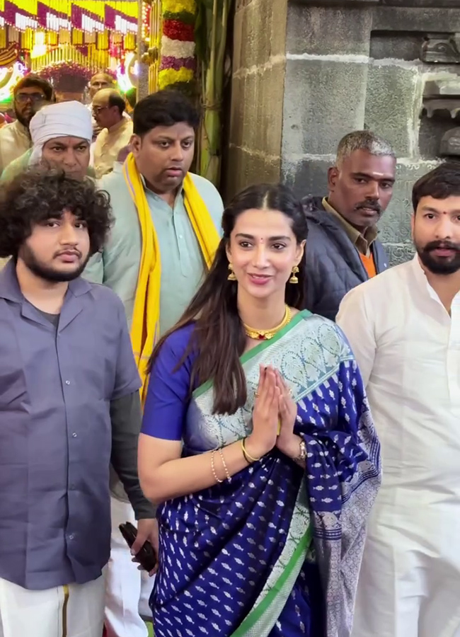 Tollywood Actress Meenakshi Chaudhary And Aishwarya Rajesh At Tirumala11