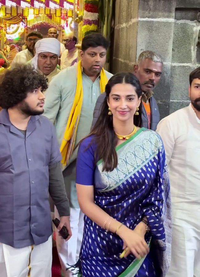 Tollywood Actress Meenakshi Chaudhary And Aishwarya Rajesh At Tirumala13