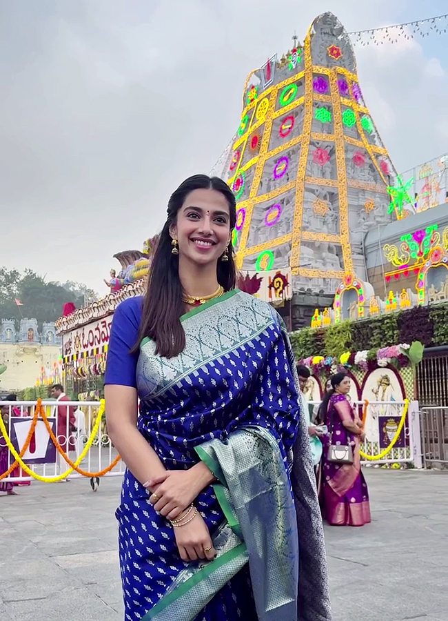 Tollywood Actress Meenakshi Chaudhary And Aishwarya Rajesh At Tirumala3
