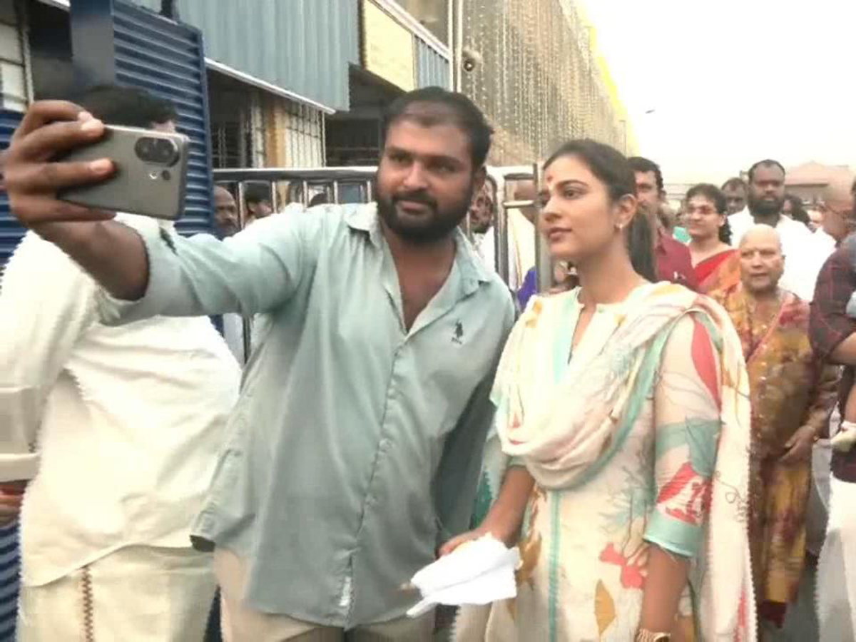 Tollywood Actress Meenakshi Chaudhary And Aishwarya Rajesh At Tirumala6
