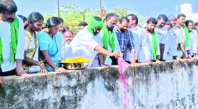 గోదావరి జలాలు విడుదల1
