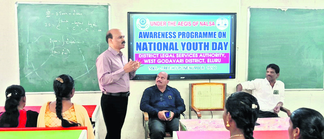 బరుల తయారీలో టీడీపీ నేతలు  
2