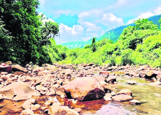 ఆకర్షణీయం.. అభివృద్ధి శూన్యం1