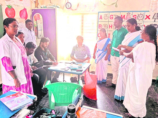 11కేవీ విద్యుత్‌ లైన్‌ తగిలి క్లీనర్‌ మృతి 
1