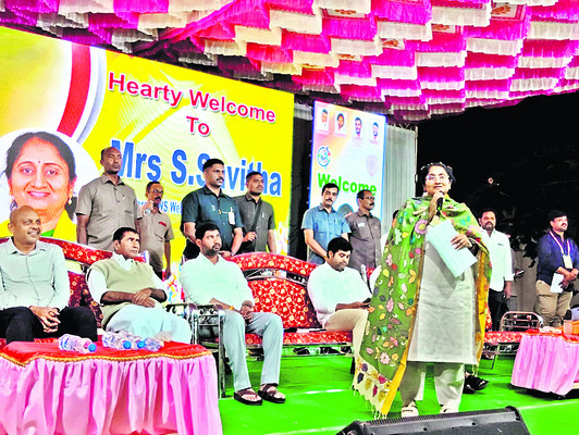 బాలికలు అంతర్జాతీయ పోటీల్లోనూ రాణించాలి1