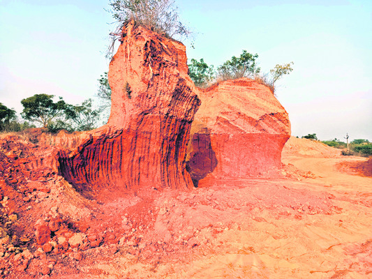 అడిగేదెవరు.. ఆపేదెవరు? 1