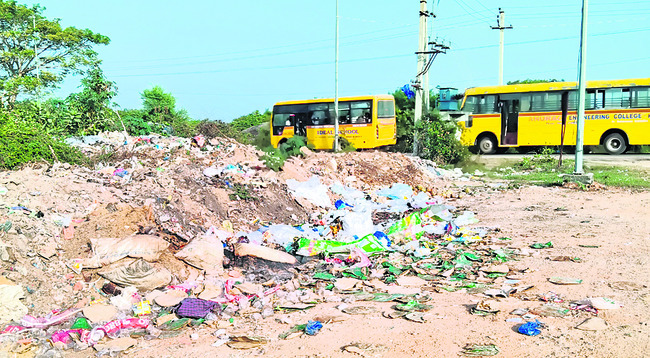 మున్సిపాలిటీల్లో అస్తవ్యస్తంగా చెత్త సేకరణ 1