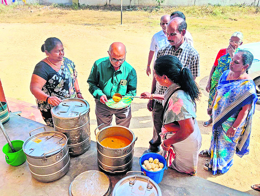 కలలు సాకారం చేసుకోవాలి 
1