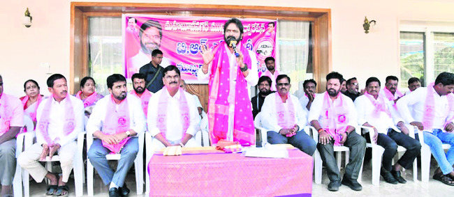 పార్టీ కోసం పనిచేసే వారికే ప్రాధాన్యత 
1