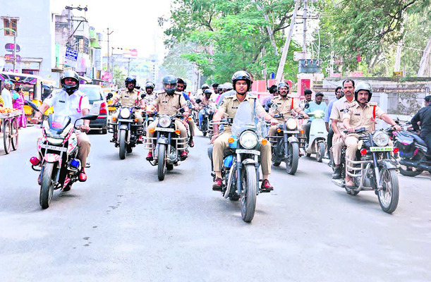 హెల్మెట్‌ భారం కాదు భరోసా 1