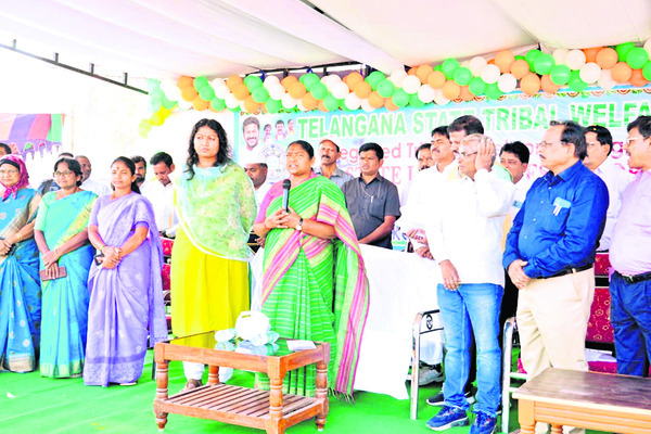 గిరిజన విద్యార్థులు క్రీడల్లో రాణించాలి 1