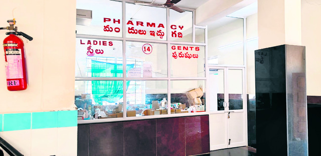 కనిపించని పెద్ద డాక్టర్లు   
1