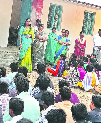 వందశాతం ఫలితాలు సాధించాలి 1