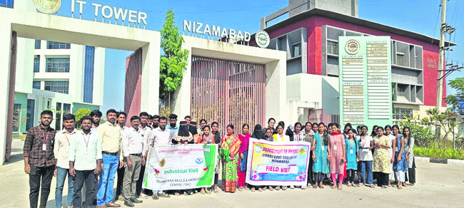 పరీక్షలు వాయిదా వేయాలి 3