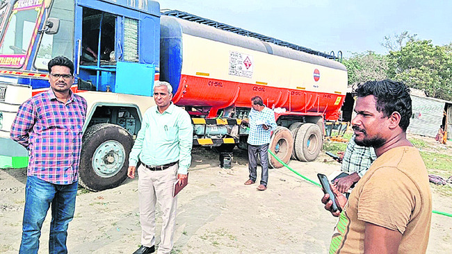 పిడతాపోలూరులో డీజిల్‌ మాఫియా 
1